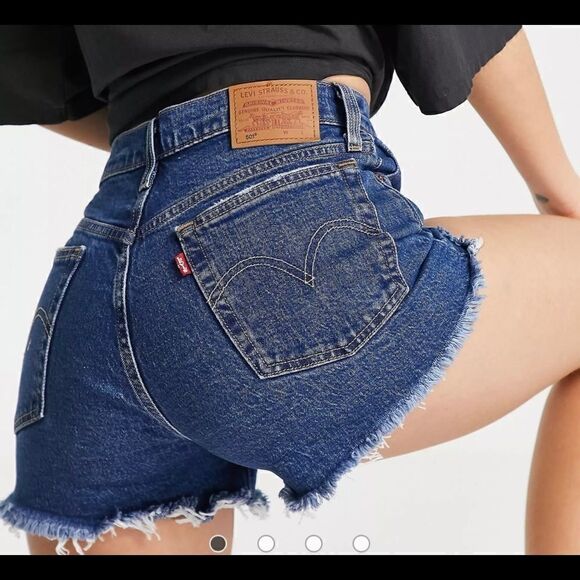 70$-Levi’s Premium Mid Rise woman Shorts In  dark wash denim size 23 - Picture 1 of 4